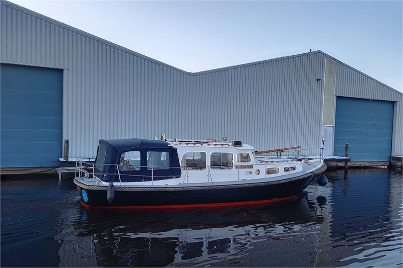 hausboot_martje_seitliche_ansicht