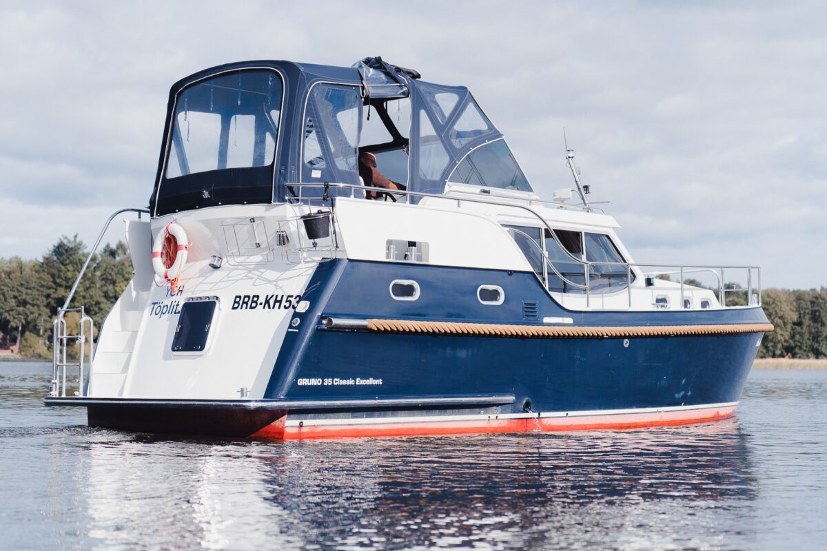 riverboating-boot-mon-amour-seitlich